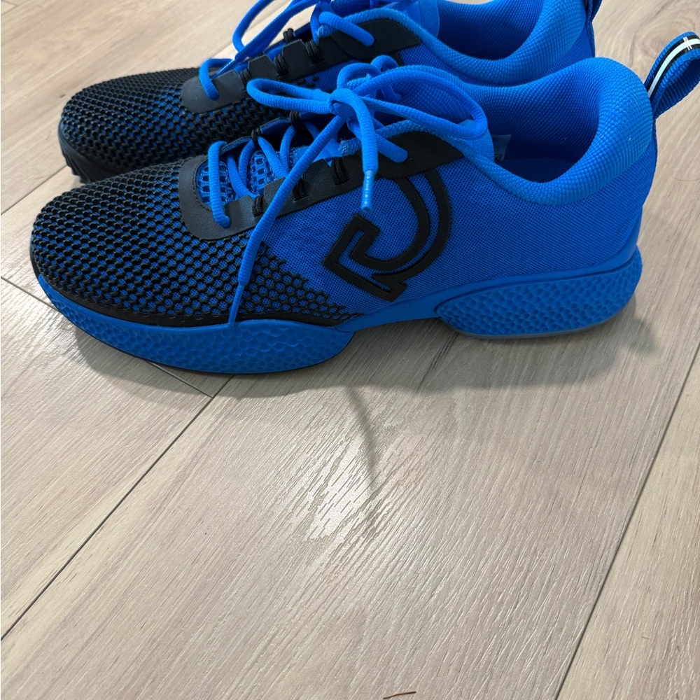 Like new! Men’s GFORE athletic sneaker